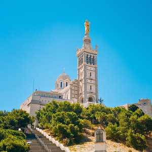 Montez dans le bus à toit ouvert à Marseille, France – Découvrez monuments, attractions et lieux secrets avec un tour hop-on hop-off en 2026