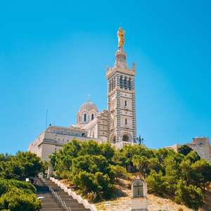 Visitez Marseille depuis un bus panoramique Hop-On Hop-Off – Explorez monuments et attractions en 2025 Montez dans le bus à toit ouvert à Marseille, France – Découvrez monuments, attractions et lieux secrets avec un tour hop-on hop-off en 2025