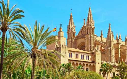 Circuit en bus touristique de Palma Bus touristique à ciel ouvert à la cathédrale de Palma