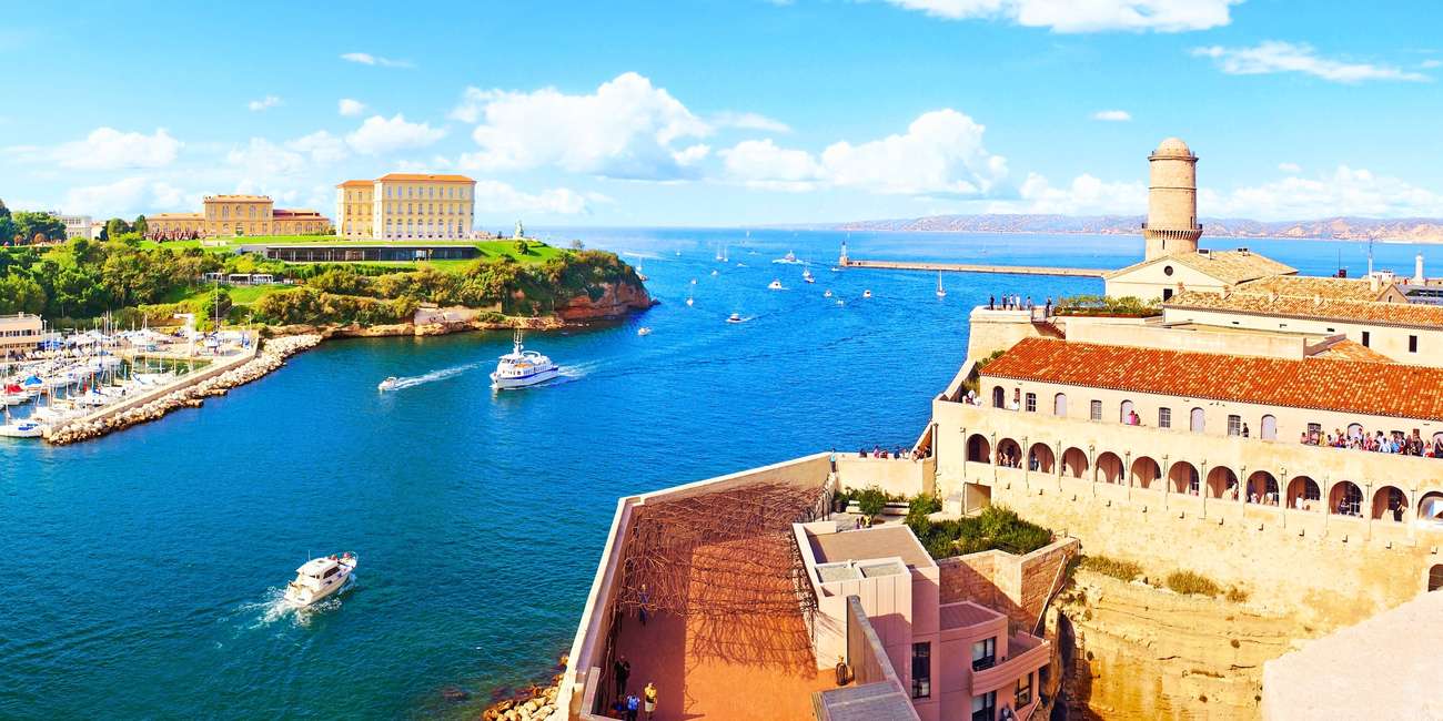 Tours en bus hop-on hop-off à Marseille – Monuments emblématiques, vues panoramiques et attractions immanquables en 2025 Tours touristiques en bus à Marseille, France – Monuments principaux, attractions célèbres et trésors cachés en 2025